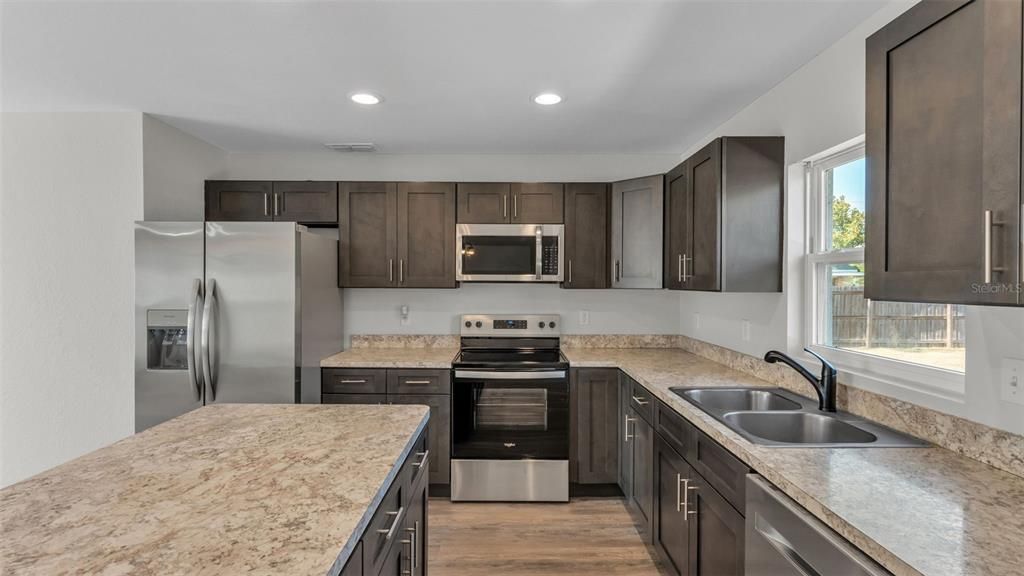 Activo con contrato: $279,900 (3 camas, 2 baños, 1501 Pies cuadrados)