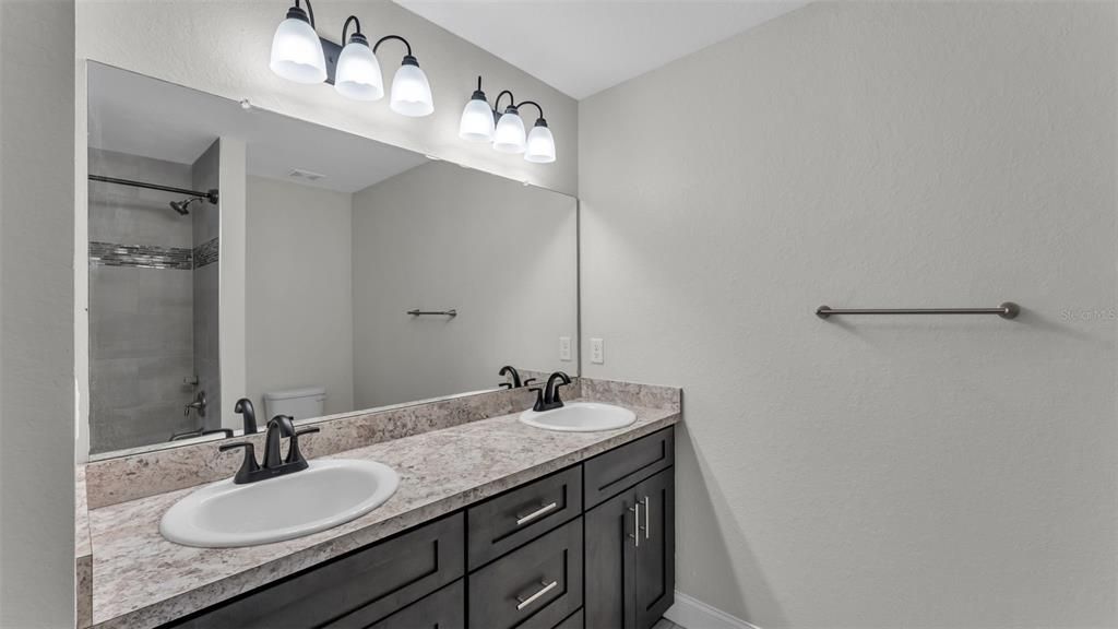 Activo con contrato: $279,900 (3 camas, 2 baños, 1501 Pies cuadrados)