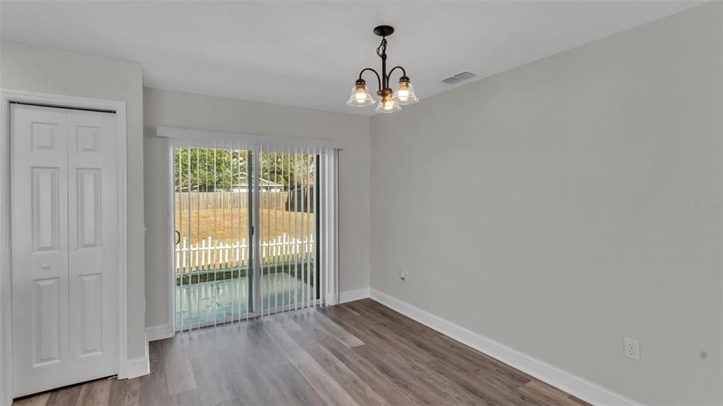 Activo con contrato: $279,900 (3 camas, 2 baños, 1501 Pies cuadrados)