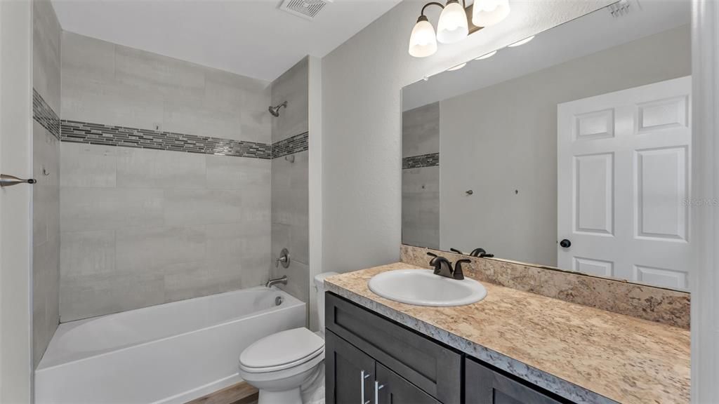 Activo con contrato: $279,900 (3 camas, 2 baños, 1501 Pies cuadrados)