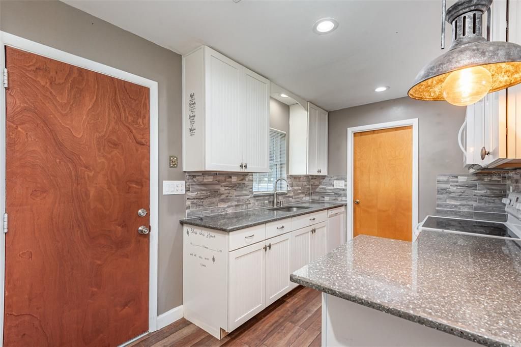 待售: $359,000 (3 贝兹, 2 浴室, 1360 平方英尺)