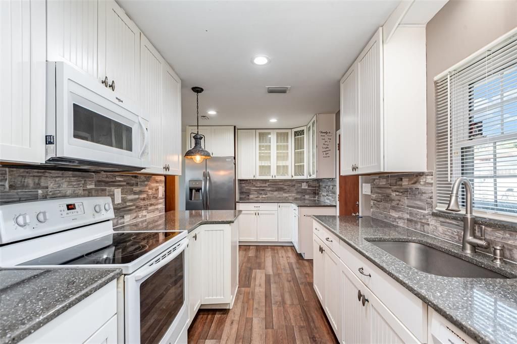 待售: $359,000 (3 贝兹, 2 浴室, 1360 平方英尺)