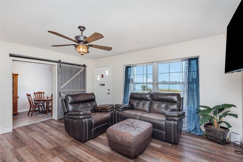 待售: $359,000 (3 贝兹, 2 浴室, 1360 平方英尺)