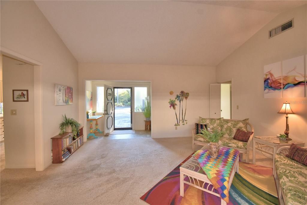 待售: $285,000 (2 贝兹, 2 浴室, 1858 平方英尺)