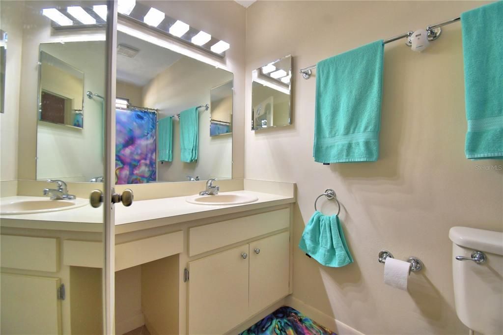 待售: $285,000 (2 贝兹, 2 浴室, 1858 平方英尺)