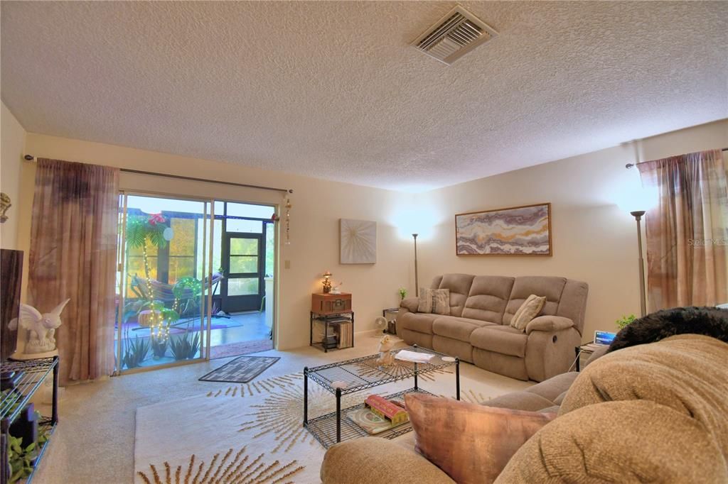 待售: $285,000 (2 贝兹, 2 浴室, 1858 平方英尺)