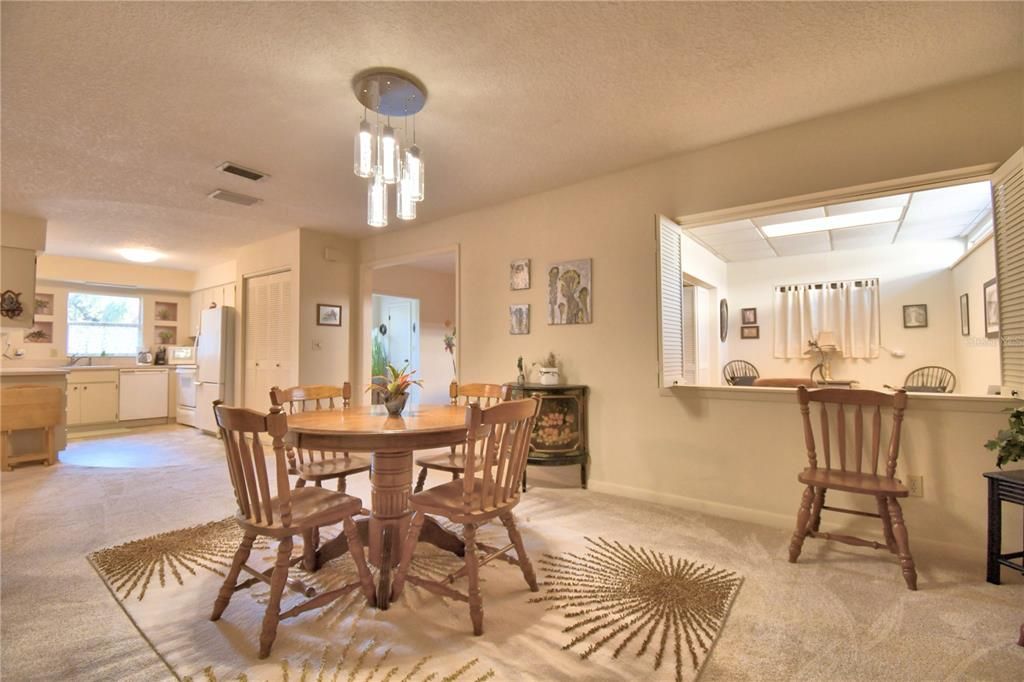 待售: $285,000 (2 贝兹, 2 浴室, 1858 平方英尺)