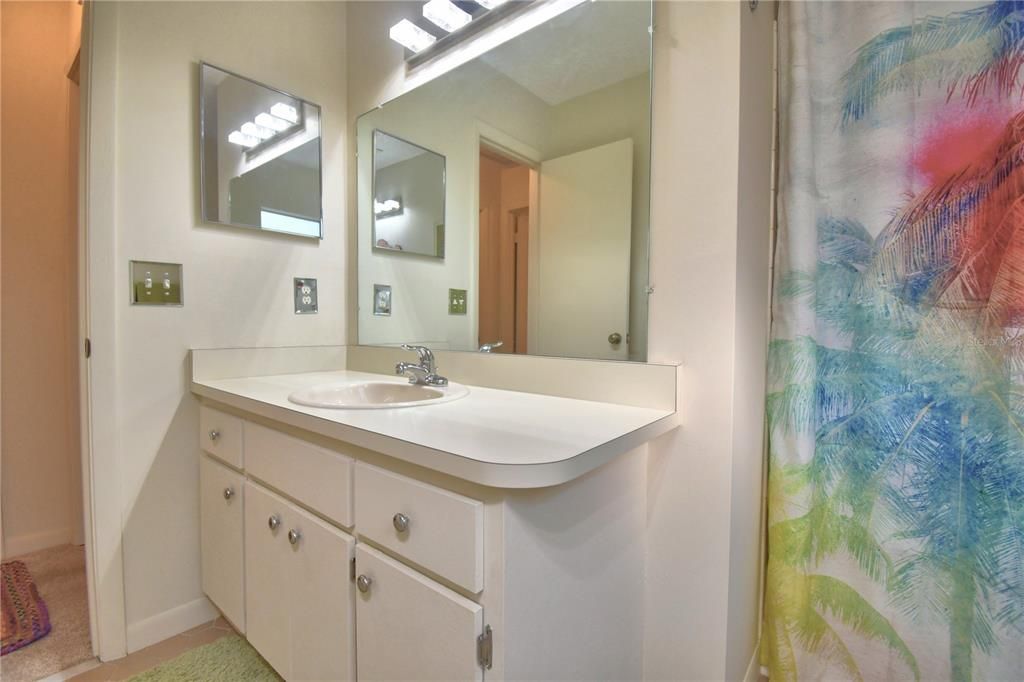 待售: $285,000 (2 贝兹, 2 浴室, 1858 平方英尺)