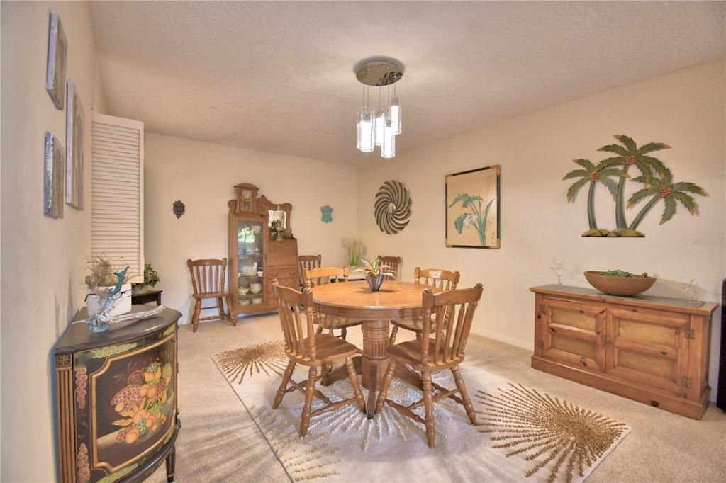 待售: $285,000 (2 贝兹, 2 浴室, 1858 平方英尺)