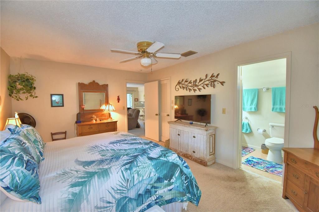 待售: $285,000 (2 贝兹, 2 浴室, 1858 平方英尺)