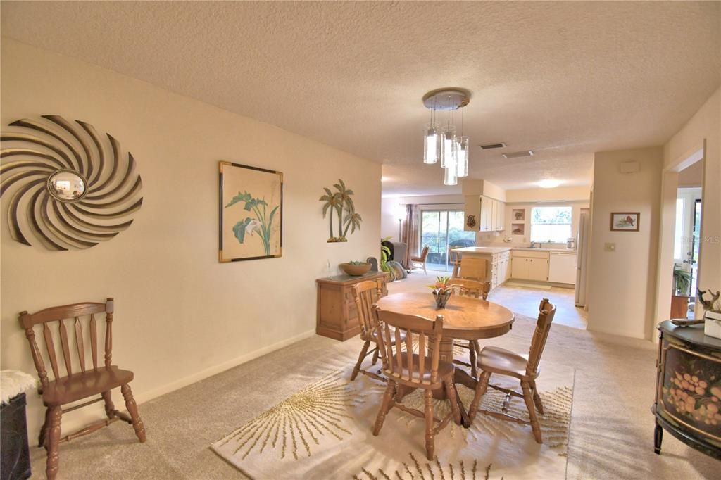 待售: $285,000 (2 贝兹, 2 浴室, 1858 平方英尺)