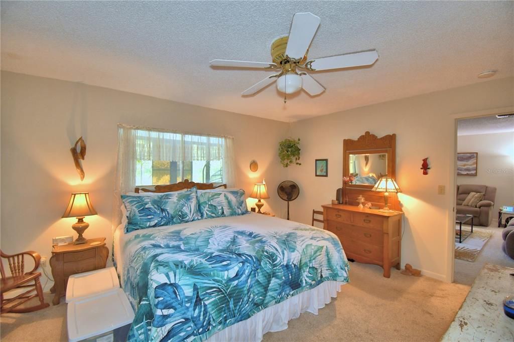 待售: $285,000 (2 贝兹, 2 浴室, 1858 平方英尺)