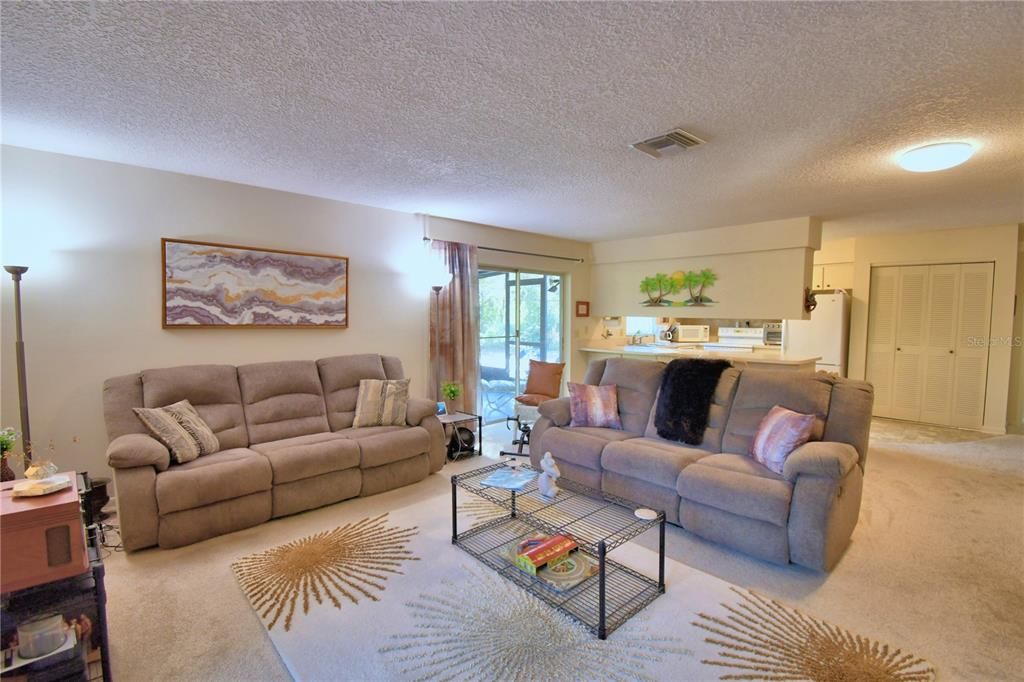 待售: $285,000 (2 贝兹, 2 浴室, 1858 平方英尺)