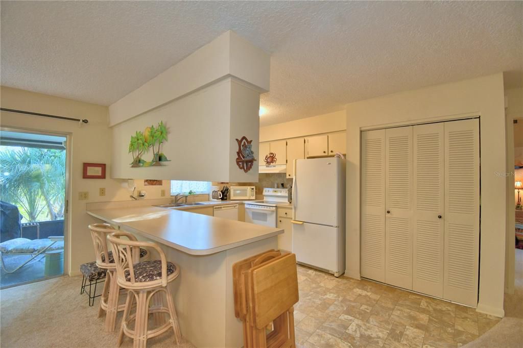 待售: $285,000 (2 贝兹, 2 浴室, 1858 平方英尺)