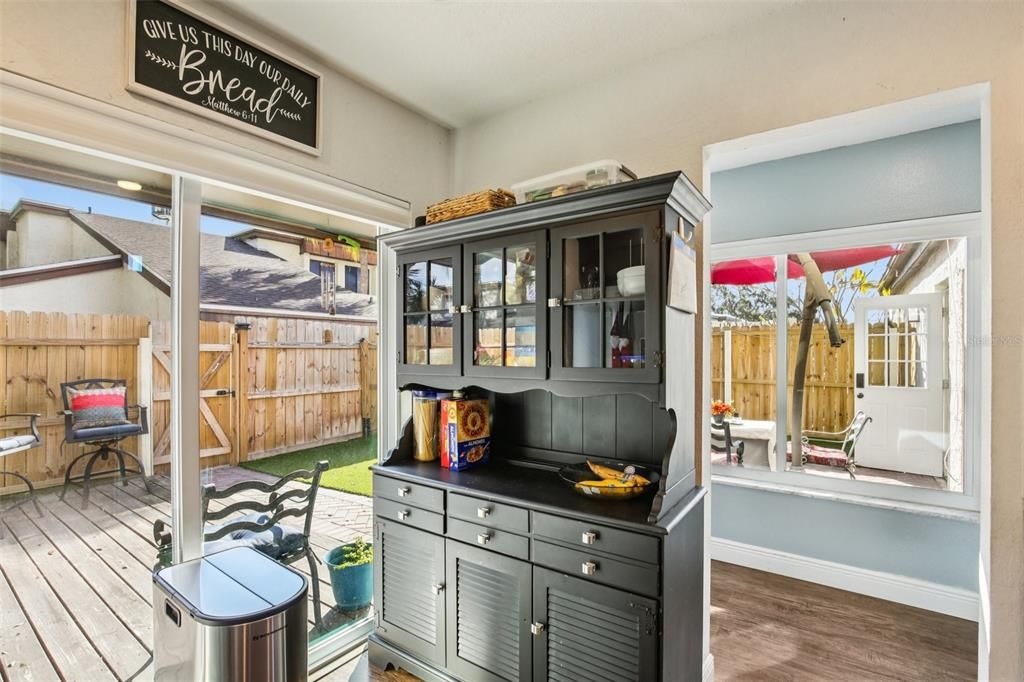 На продажу: $225,000 (2 спален, 2 ванн, 1056 Квадратных фут)