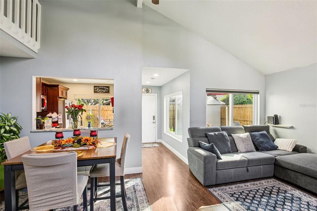 На продажу: $225,000 (2 спален, 2 ванн, 1056 Квадратных фут)