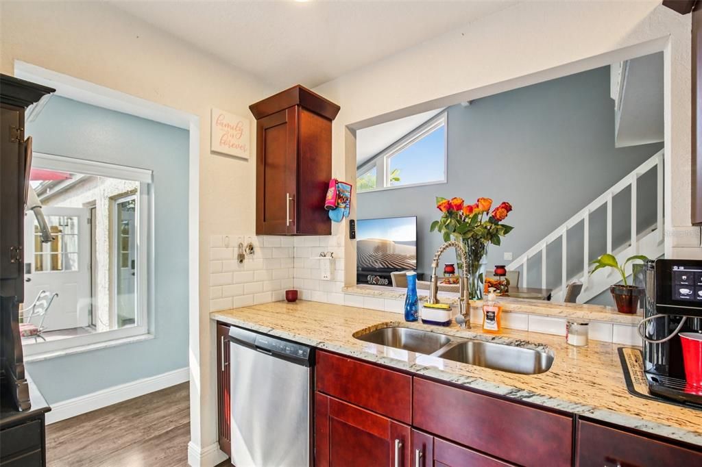 На продажу: $225,000 (2 спален, 2 ванн, 1056 Квадратных фут)