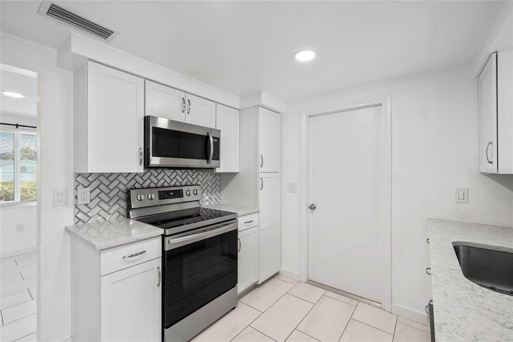 For Rent: $2,595 (2 beds, 2 baths, 1441 Square Feet)