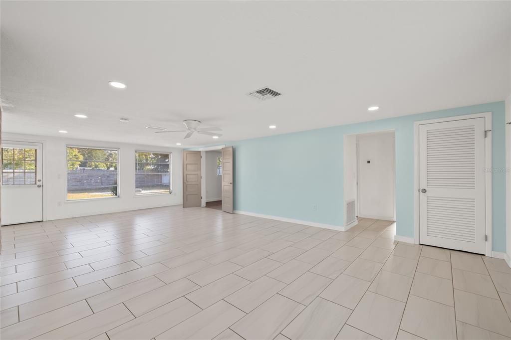 For Rent: $2,595 (2 beds, 2 baths, 1441 Square Feet)