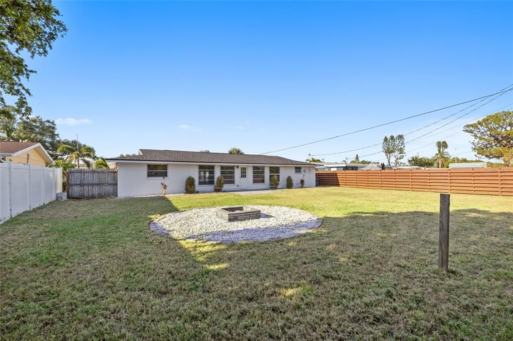 For Rent: $2,595 (2 beds, 2 baths, 1441 Square Feet)