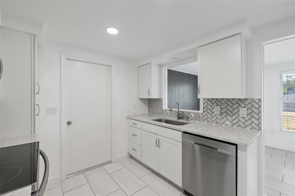For Rent: $2,595 (2 beds, 2 baths, 1441 Square Feet)