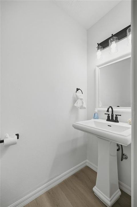 For Sale: $250,000 (4 beds, 1 baths, 1419 Square Feet)