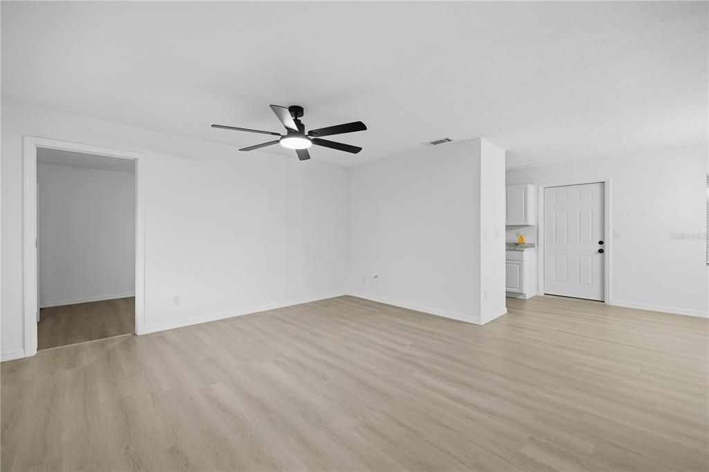 For Sale: $250,000 (4 beds, 1 baths, 1419 Square Feet)