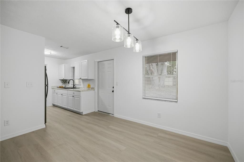 For Sale: $250,000 (4 beds, 1 baths, 1419 Square Feet)