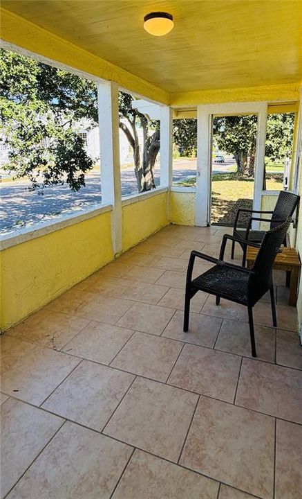 For Rent: $2,200 (2 beds, 2 baths, 840 Square Feet)