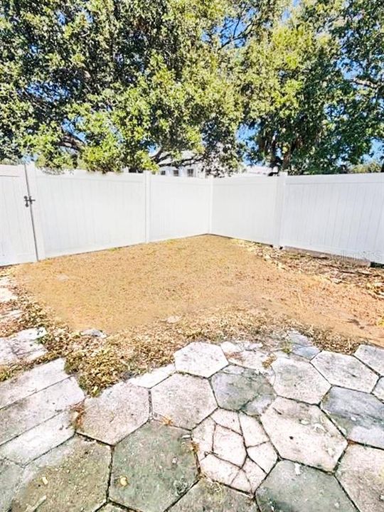 For Rent: $2,200 (2 beds, 2 baths, 840 Square Feet)