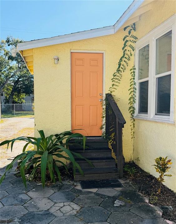 For Rent: $2,200 (2 beds, 2 baths, 840 Square Feet)