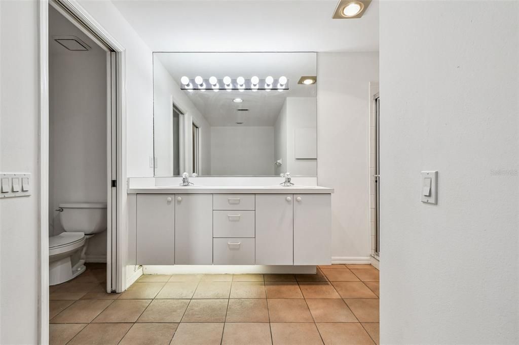 Под контрактом: $229,997 (3 спален, 2 ванн, 1601 Квадратных фут)