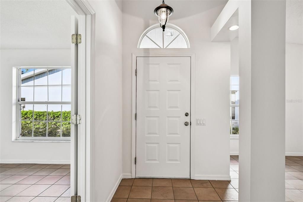 Под контрактом: $229,997 (3 спален, 2 ванн, 1601 Квадратных фут)