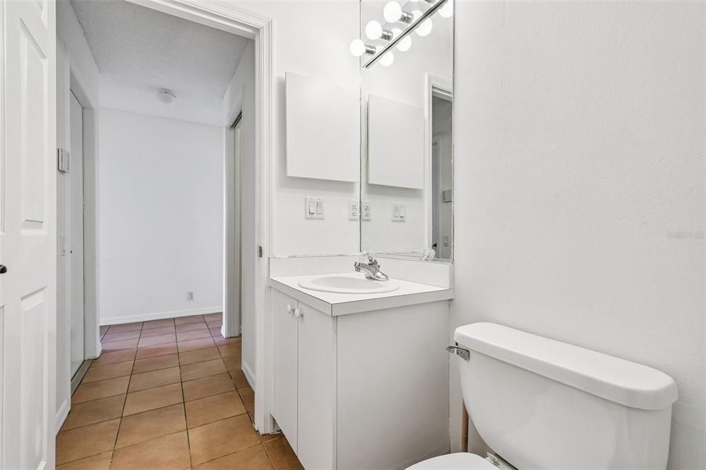 Под контрактом: $229,997 (3 спален, 2 ванн, 1601 Квадратных фут)