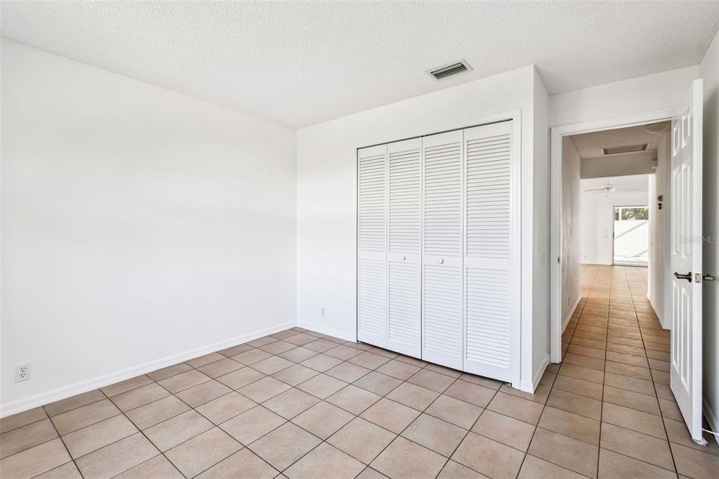 Под контрактом: $229,997 (3 спален, 2 ванн, 1601 Квадратных фут)