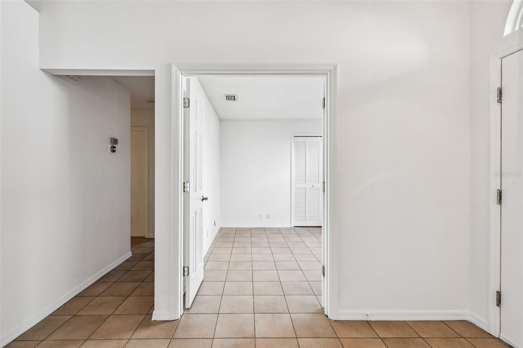 Под контрактом: $229,997 (3 спален, 2 ванн, 1601 Квадратных фут)