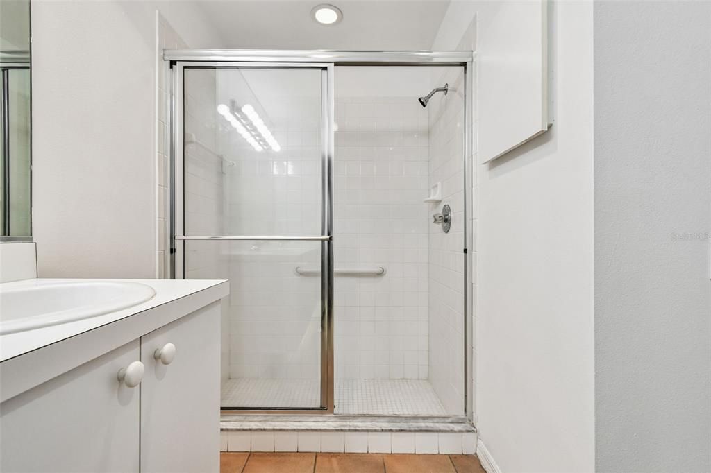 Под контрактом: $229,997 (3 спален, 2 ванн, 1601 Квадратных фут)