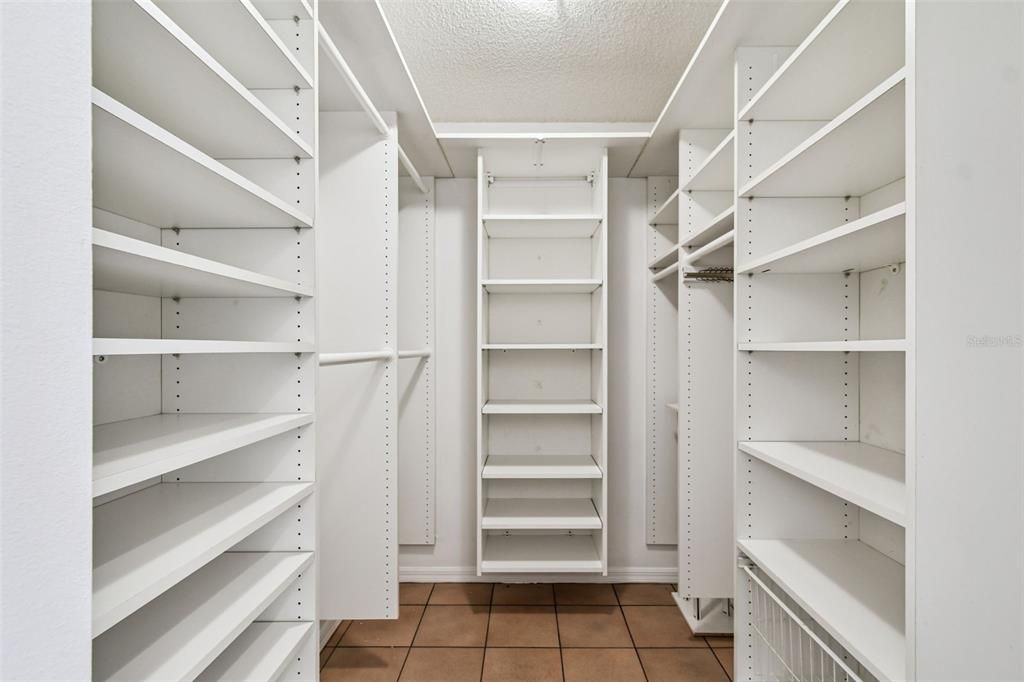 Под контрактом: $229,997 (3 спален, 2 ванн, 1601 Квадратных фут)