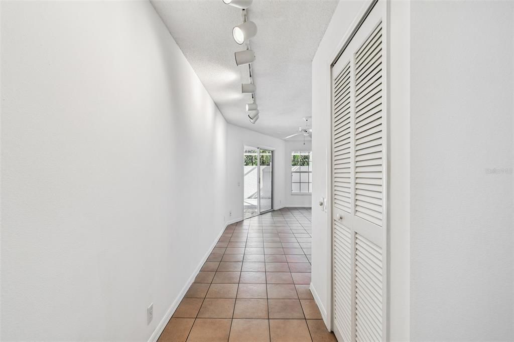 Под контрактом: $229,997 (3 спален, 2 ванн, 1601 Квадратных фут)