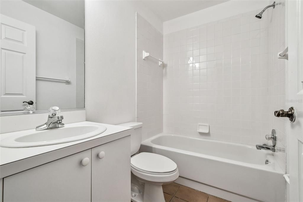 Под контрактом: $229,997 (3 спален, 2 ванн, 1601 Квадратных фут)