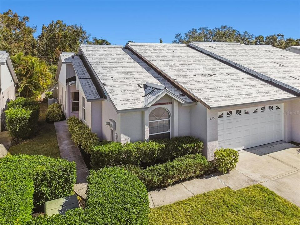 Под контрактом: $229,997 (3 спален, 2 ванн, 1601 Квадратных фут)