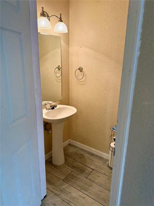 For Sale: $365,000 (3 beds, 2 baths, 1740 Square Feet)