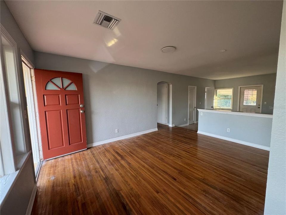 For Rent: $2,950 (3 beds, 3 baths, 1546 Square Feet)