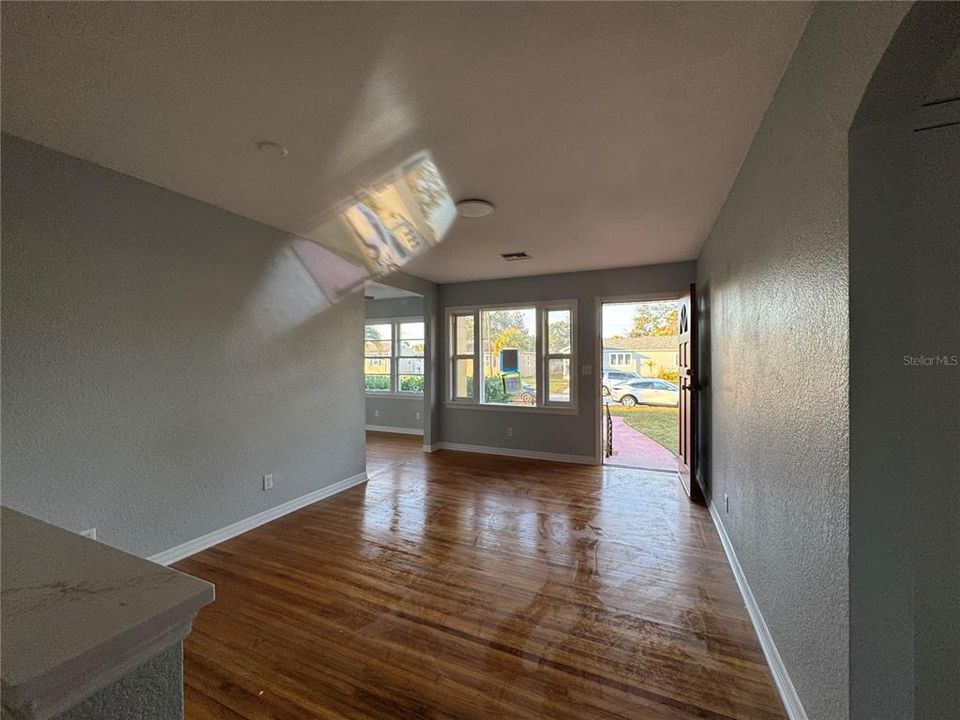 For Rent: $2,950 (3 beds, 3 baths, 1546 Square Feet)