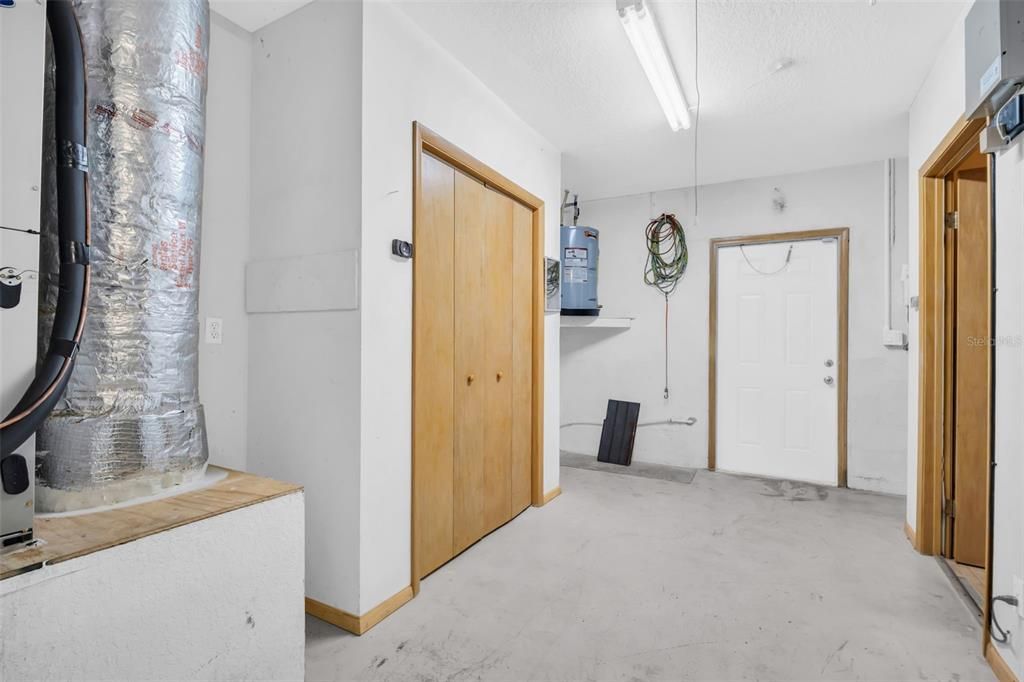 For Sale: $425,000 (3 beds, 2 baths, 1912 Square Feet)