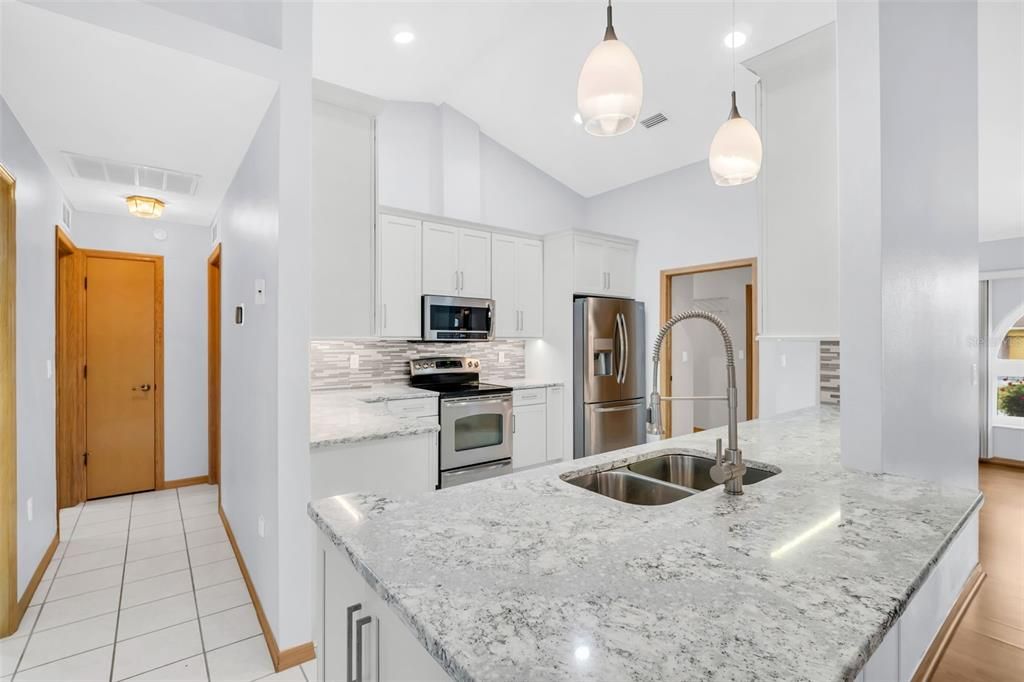 For Sale: $425,000 (3 beds, 2 baths, 1912 Square Feet)