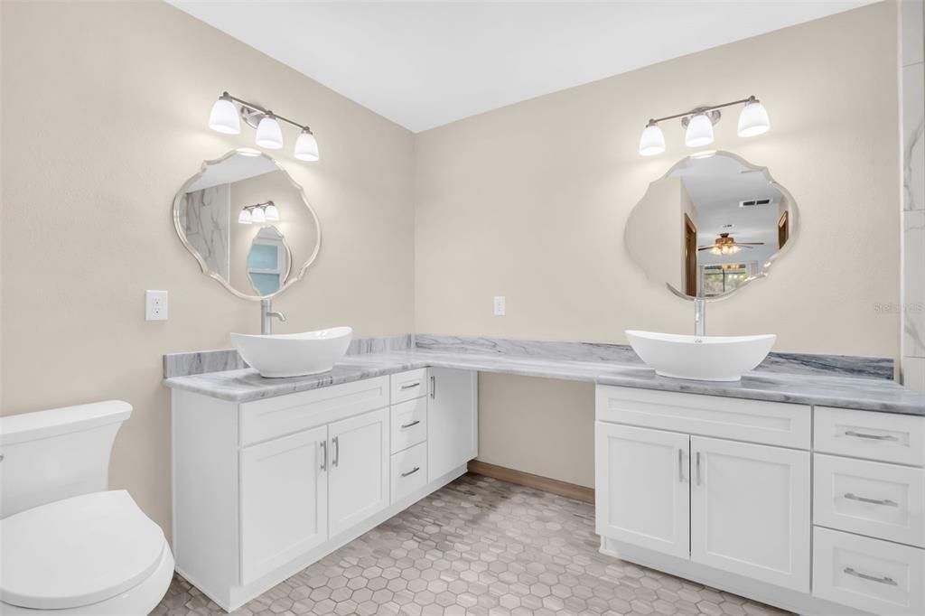 For Sale: $425,000 (3 beds, 2 baths, 1912 Square Feet)