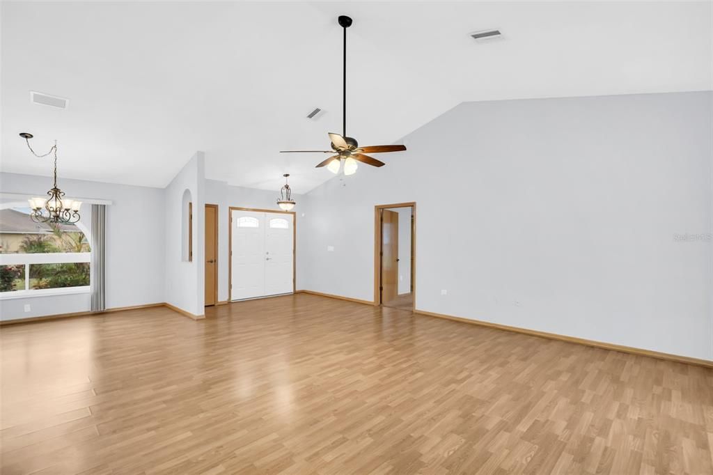 For Sale: $425,000 (3 beds, 2 baths, 1912 Square Feet)