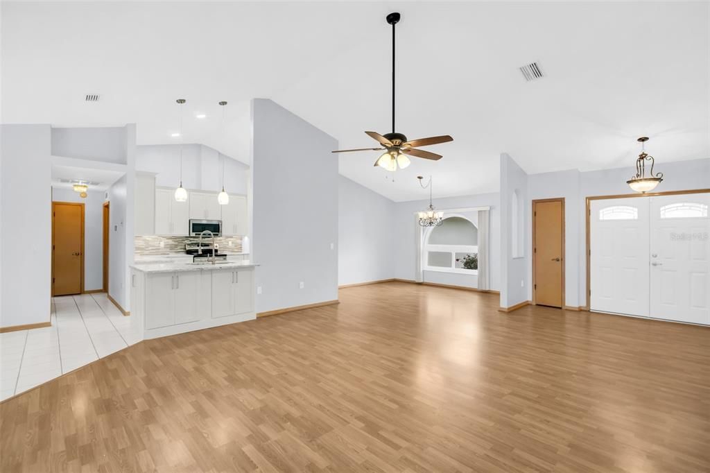 For Sale: $425,000 (3 beds, 2 baths, 1912 Square Feet)