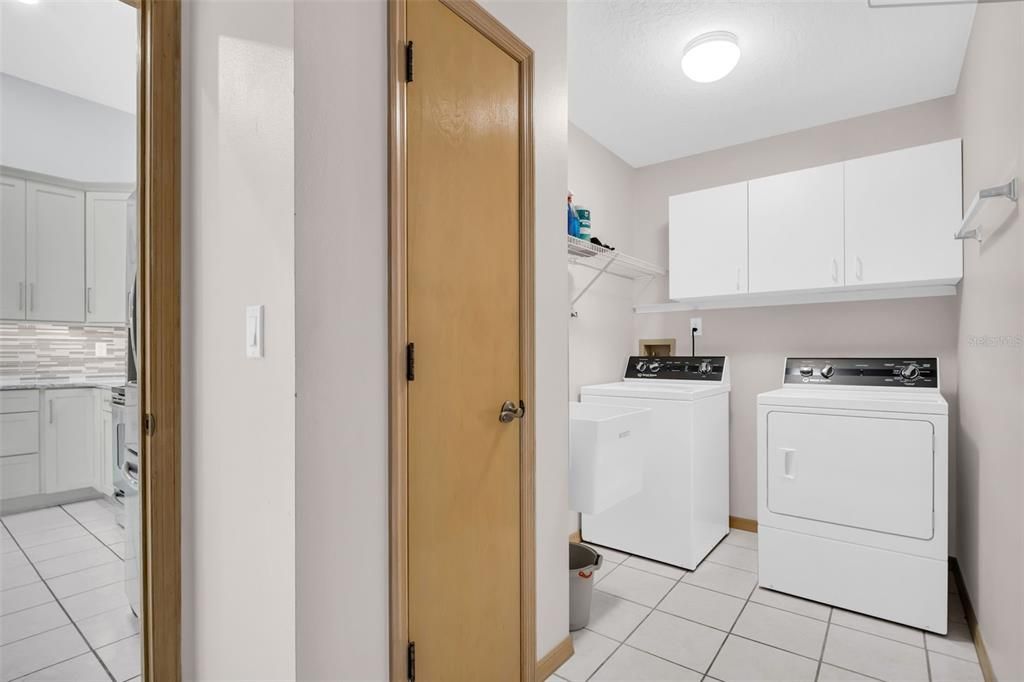 For Sale: $425,000 (3 beds, 2 baths, 1912 Square Feet)